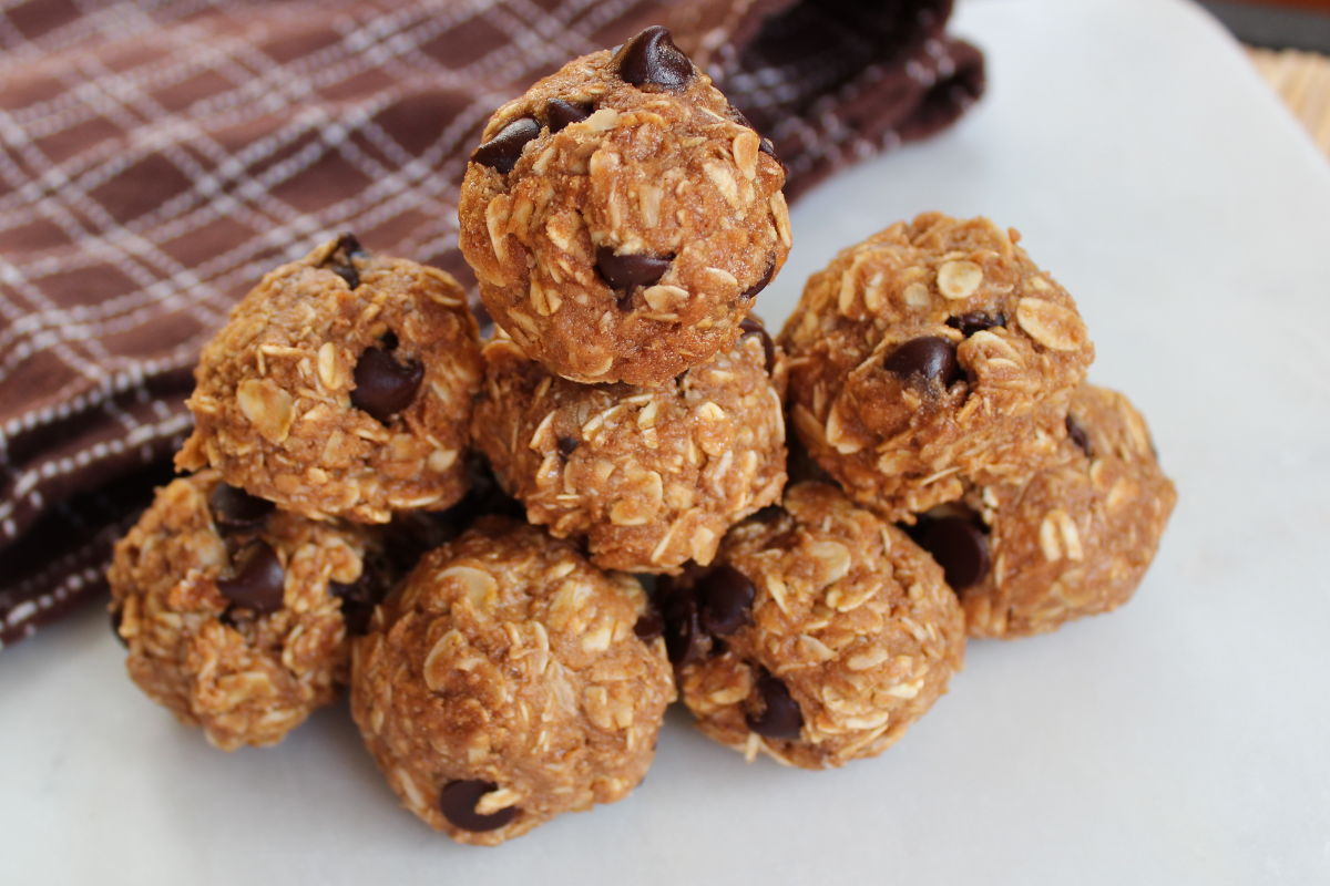 Chocolate Peanut Butter Energy Balls