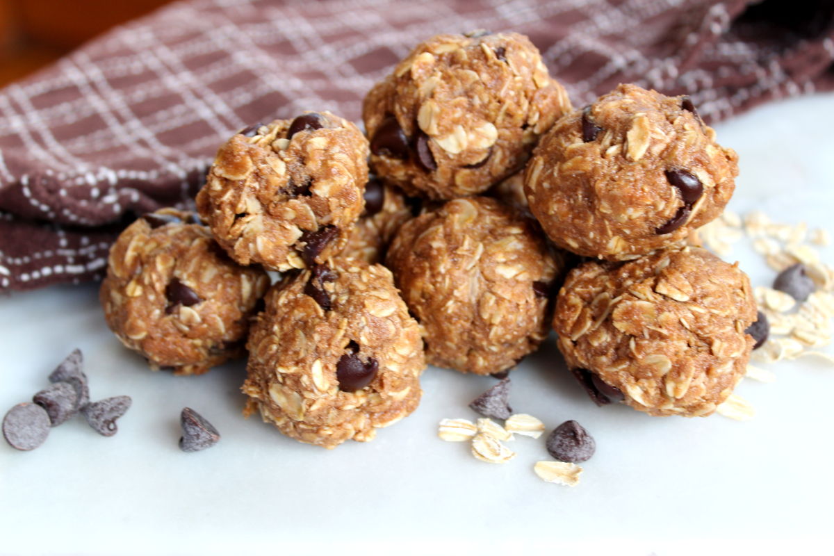 Chocolate Peanut Butter Energy Balls